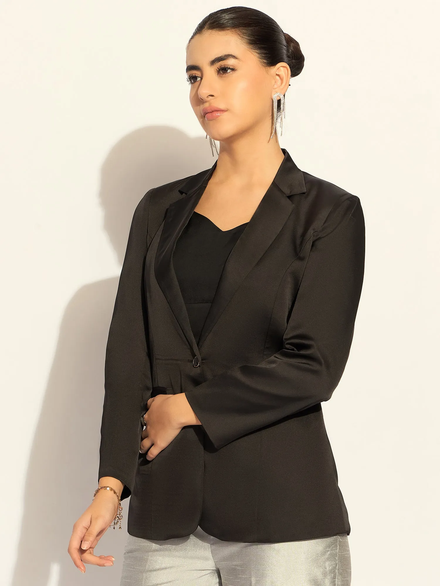 Loose-Fit Elegant Blazer With Notched Lapel In Soft Satin Fabric